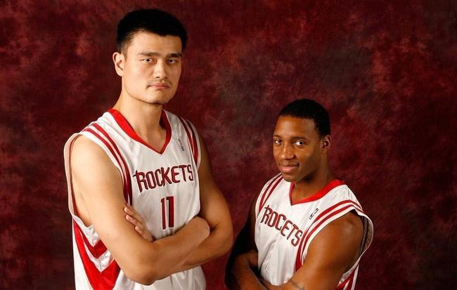 逆天！字母哥19中12爆砍35分17板20助NBA历史第一人！.