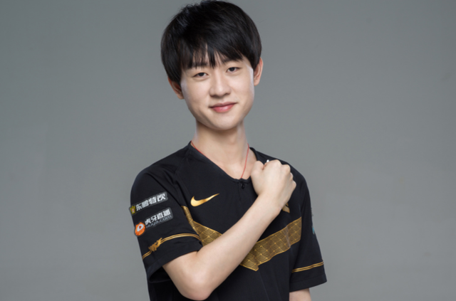 梅西收获第八座金球奖,他用传奇续写传奇中新体坛.